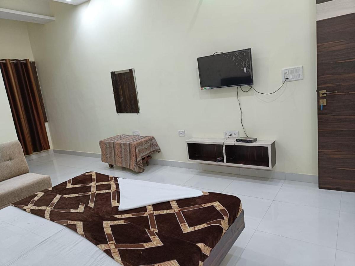 Hotel Parag Palace ג'אבלפור מראה חיצוני תמונה