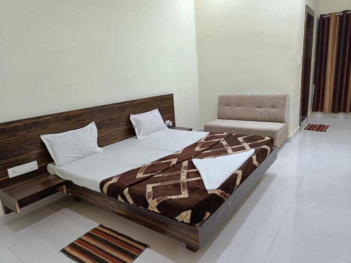 Hotel Parag Palace ג'אבלפור מראה חיצוני תמונה