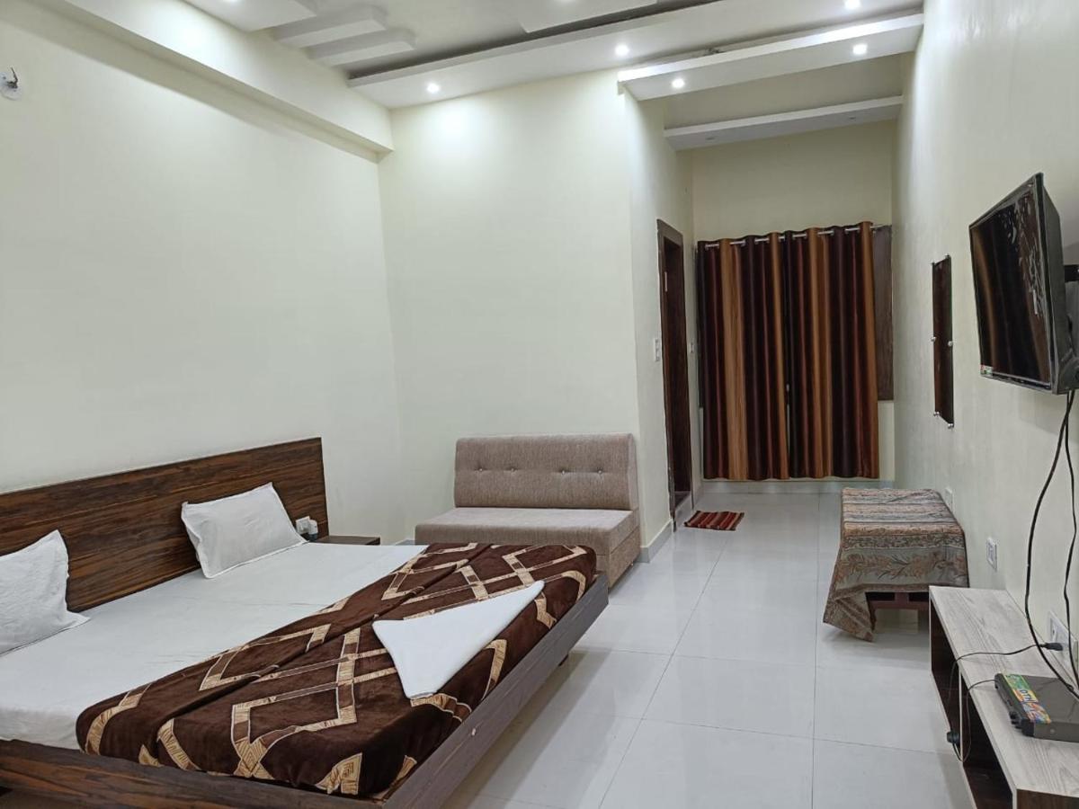 Hotel Parag Palace ג'אבלפור מראה חיצוני תמונה