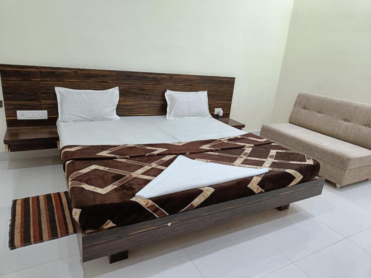 Hotel Parag Palace ג'אבלפור מראה חיצוני תמונה