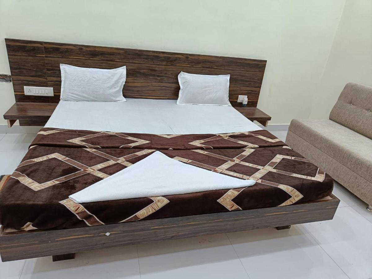 Hotel Parag Palace ג'אבלפור מראה חיצוני תמונה