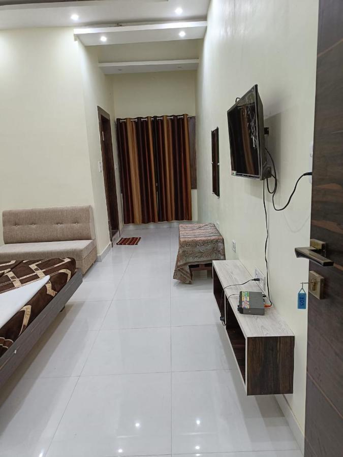Hotel Parag Palace ג'אבלפור מראה חיצוני תמונה